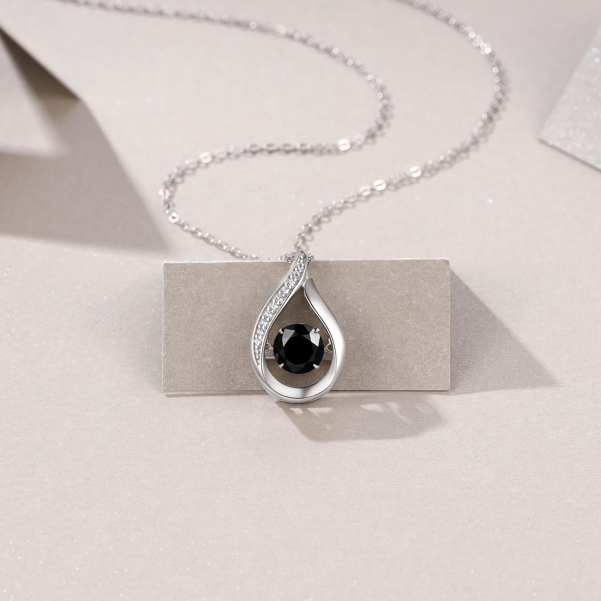 S925 Silver Women’s 1Ct Black Moissanite Dynamic Teardrop Necklace Light Luxury Collarbone Chain